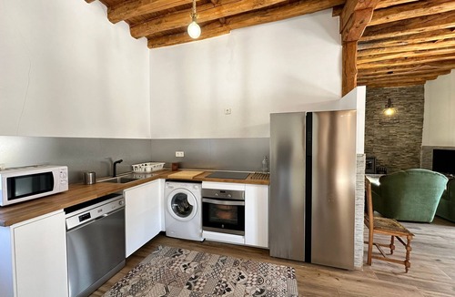Castronuevo de Esgueva House | House with large garden, swimming pool, barbecue and 5 bedrooms.