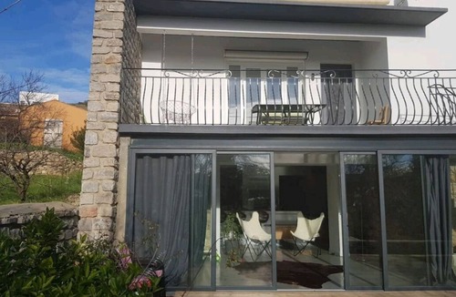 Montredon-des-Corbieres House | House with pool