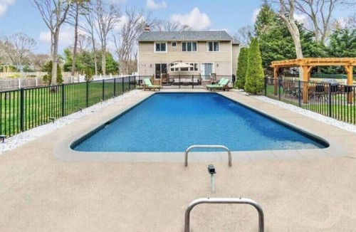 East Quogue House | House w/pool & outdoor dining!n