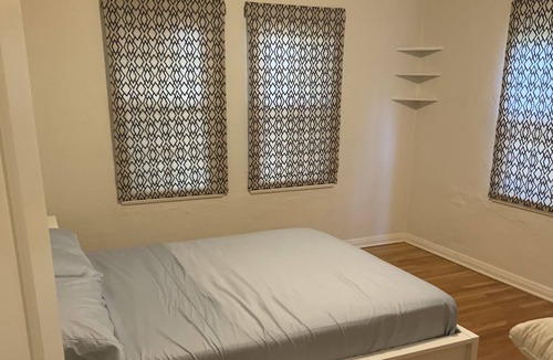 Studio City House | House, walking distance from Universal Studios
