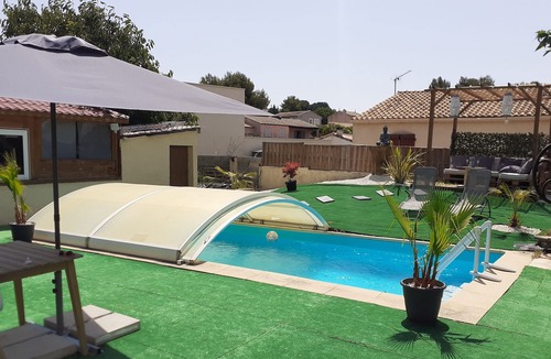 Gallargues-le-Montueux House | House with swimming pool and jacuzzi