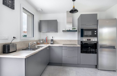 Saint-Michel-Chef-Chef House | House with garden, sleeps 6 adults, 1 child