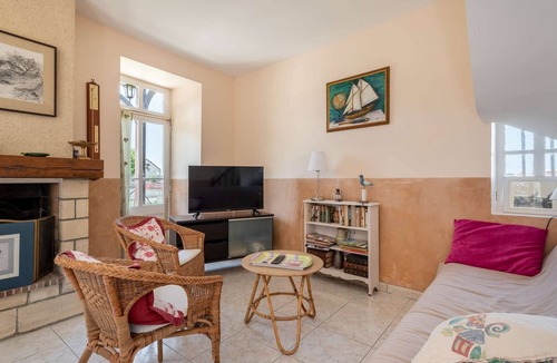 Arromanches-les-Bains House | House with nice garden - Centre ville Arromanches