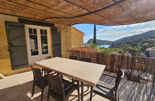 Rayol-Canadel-sur-Mer House | House with sea view for 4-6 persons, only 10 minutes walk from the beach.