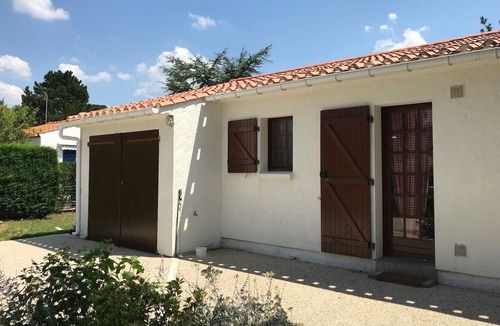 Saint-Vincent-sur-Jard Villa | house with fenced in subdivision quiet environment.