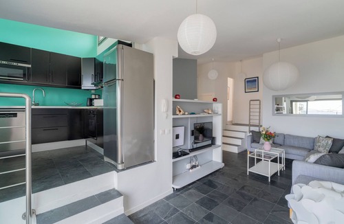 8th Arrondissement House | House with 3 bedrooms, 2 bathrooms, amazing sea view, feet in water