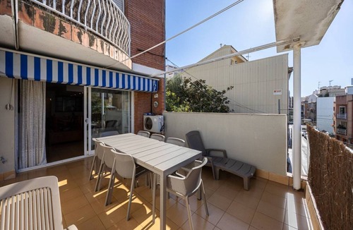 Montgat Apartment | House with 4 bedrooms, 3 bathrooms, located in the old town of Montgat and only 5 minutes from the beach.