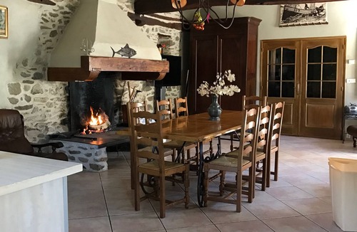 Castelnau-de-Brassac House | house with all comfort pets allowed