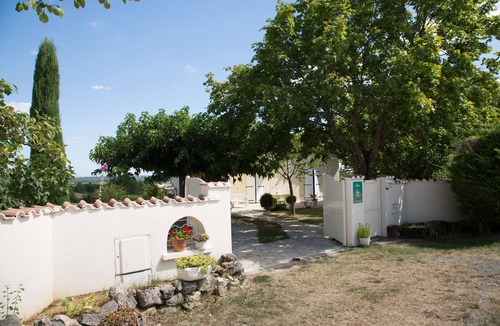 Loubers Villa | House with all mod cons, covered and shared pool - quiet and green setting