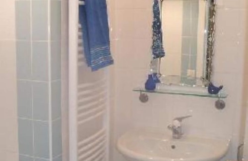 Passenans House | house with balcony and garden