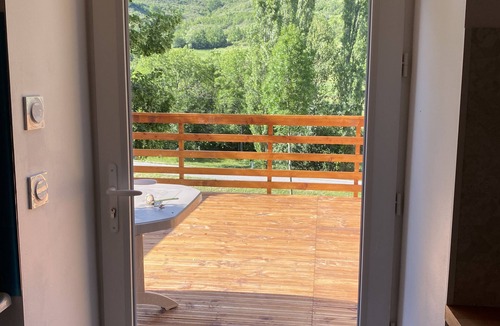 Montfroc House | House with beautiful terrace and large garden for 7 people. Nature and calm.
