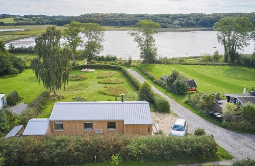 Ronde House | House with beautiful water view in natural setting
