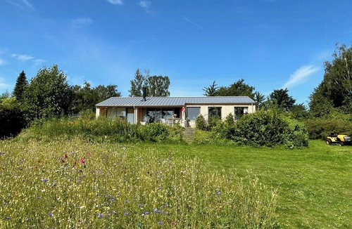Ronde House | House with beautiful water view in natural setting