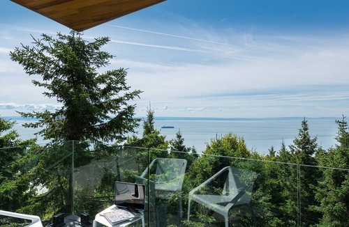 La Malbaie House | House with belvedere