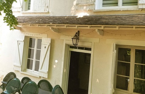 Marolles-sur-Seine House | House with courtyard and garden