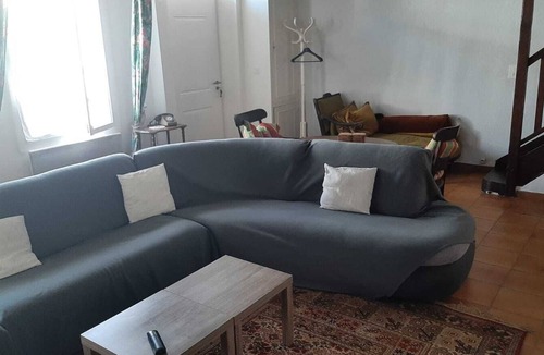 Marolles-sur-Seine House | House with courtyard and garden