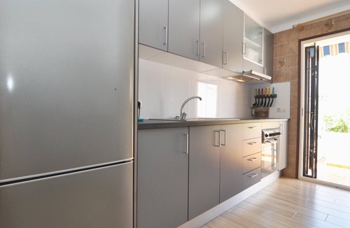 L'Escala Villa | House with community pool and car parking