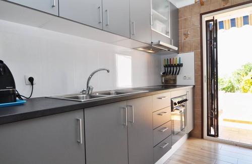 L'Escala Villa | House with community pool and car parking