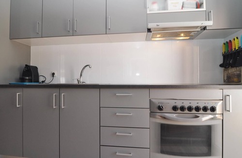 L'Escala Villa | House with community pool and car parking
