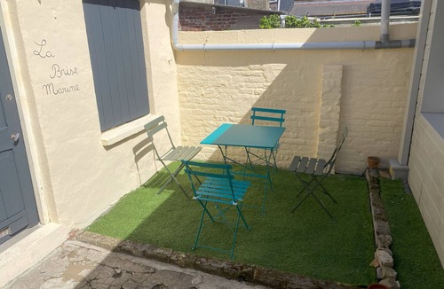 Petit-Fort-Philippe House | House with courtyard, 3-minute walk from the beach 🏖️ - the sea breeze 🌊