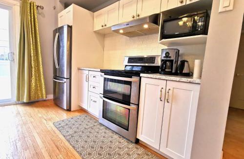 Brossard Villa | House with driveway parking,from Montreal DT 15min