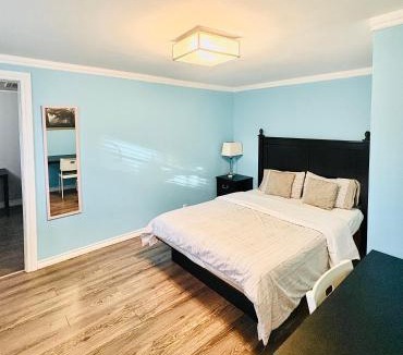 Brossard Villa | House with driveway parking,from Montreal DT 15min