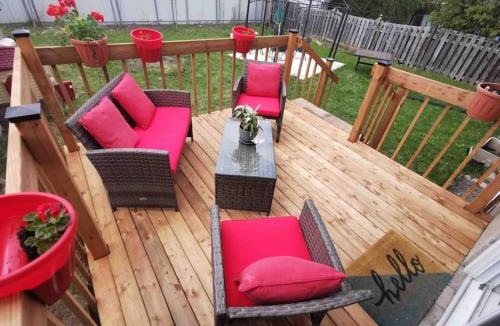 Brossard Villa | House with driveway parking,from Montreal DT 15min