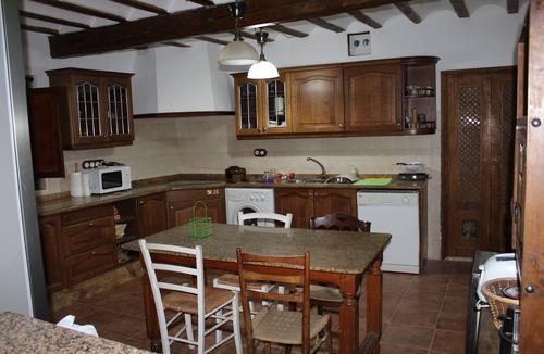 Horcajo de Santiago House | House with pool in the countryside, ideal for groups of family or friends, isolated.