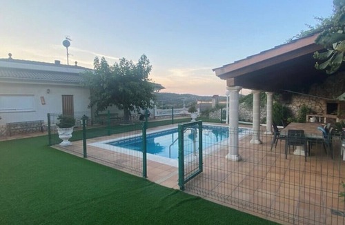 Mas Altaba Cottage | House with pool and barbecue