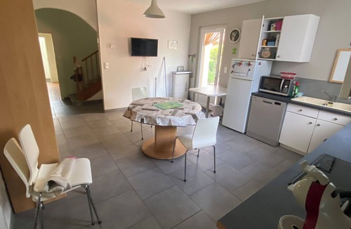Castelsarrasin House | House with fenced garden, garage, very quiet town center.