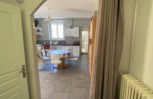 Castelsarrasin House | House with fenced garden, garage, very quiet town center.