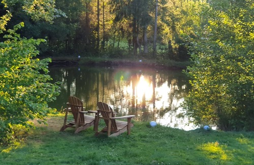 La Houssiere House | house with fishing pond