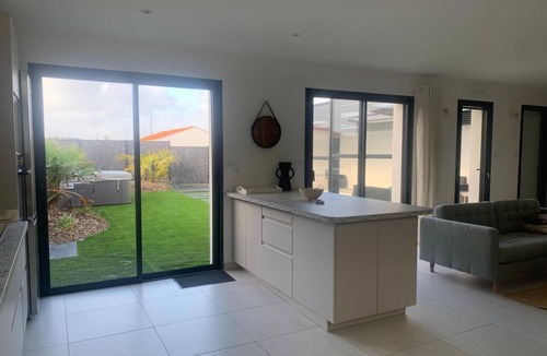 Bretignolles-sur-Mer House | House with pool, jacuzzi and garden by the sea