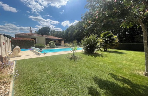 Latresne House | House with heated swimming pool