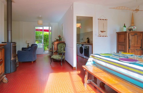 Les Sables d'Olonne Ski Chalet | House with Jacuzzi in a Quiet Area – La Chaume District, Les Sables – Sleeps 6