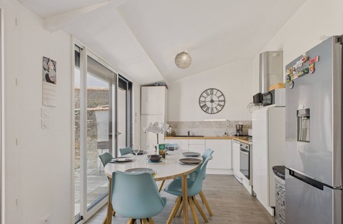 Les Sables d'Olonne Ski Chalet | House with a garden annex for 6