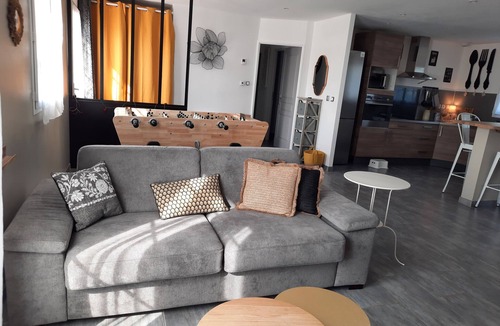 Saint-Romain-le-Preux House | House with barn, games, spa and survey