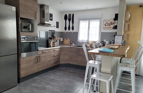 Saint-Romain-le-Preux House | House with barn, games, spa and survey