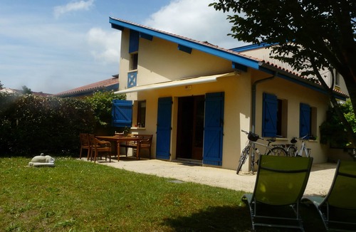 Saint-Julien-en-Born House | House with swimming pool in condominium