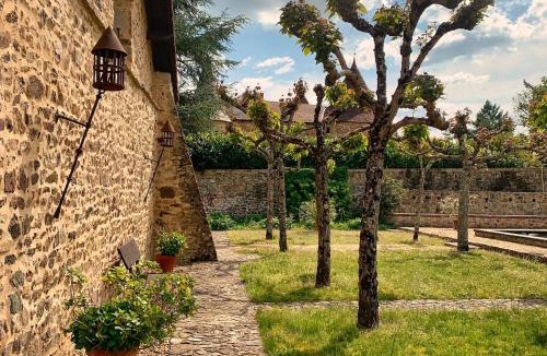Saint-Pierre-de-Frugie House | House with a private hot tub and medieval garden