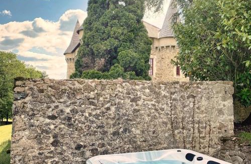 Saint-Pierre-de-Frugie House | House with a private hot tub and medieval garden