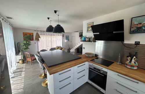 Sainte-Marie-la-Mer Villa | House with private swimming pool, sandy beach 400 metres away