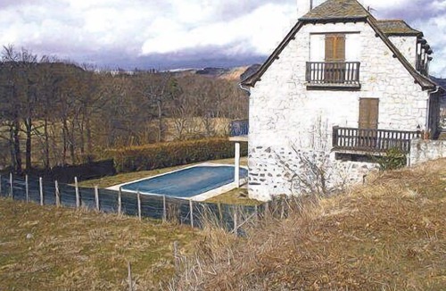 Neussargues en Pinatelle House | house with fully equipped pool in Cantal