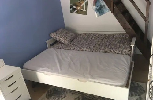 Crest House | House with garden Crest