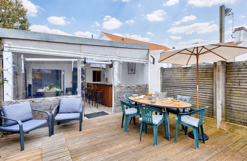 Barbatre Ski Chalet | House with garden for 8, 550m from the beach