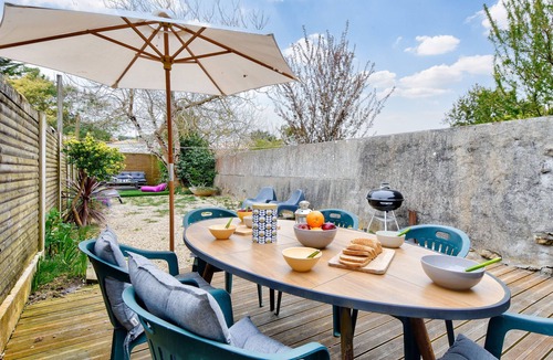 Barbatre Ski Chalet | House with garden for 8, 550m from the beach