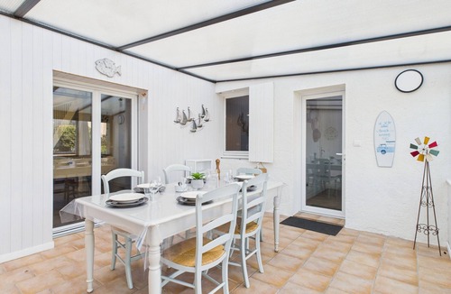 Batz-sur-Mer Ski Chalet | House with garden 450m from the beach for 8