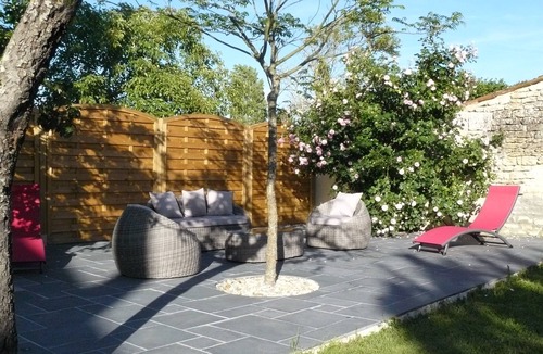 Le Mazeau House | House with garden