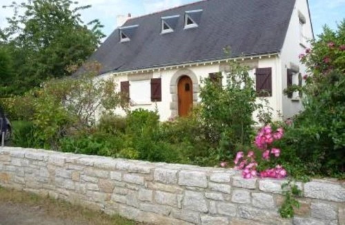 Sene House | House with garden