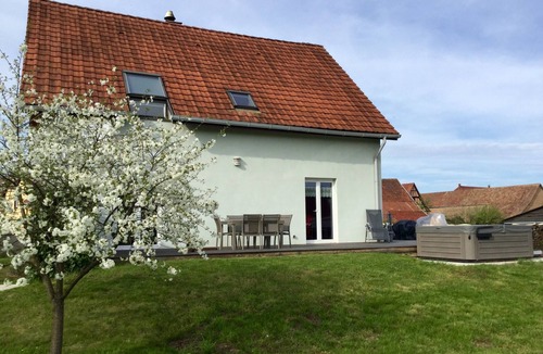 Scherwiller House | House with garden